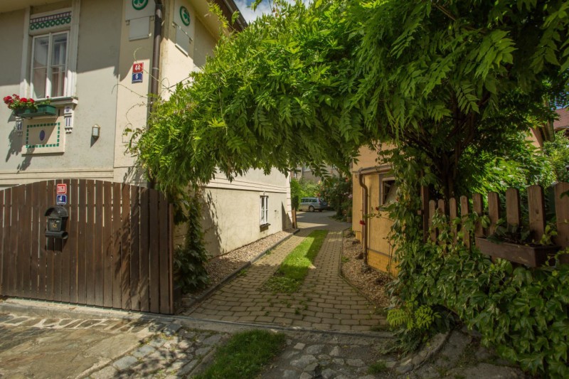 Zákoutí u penzionu v historickém centru Říčan